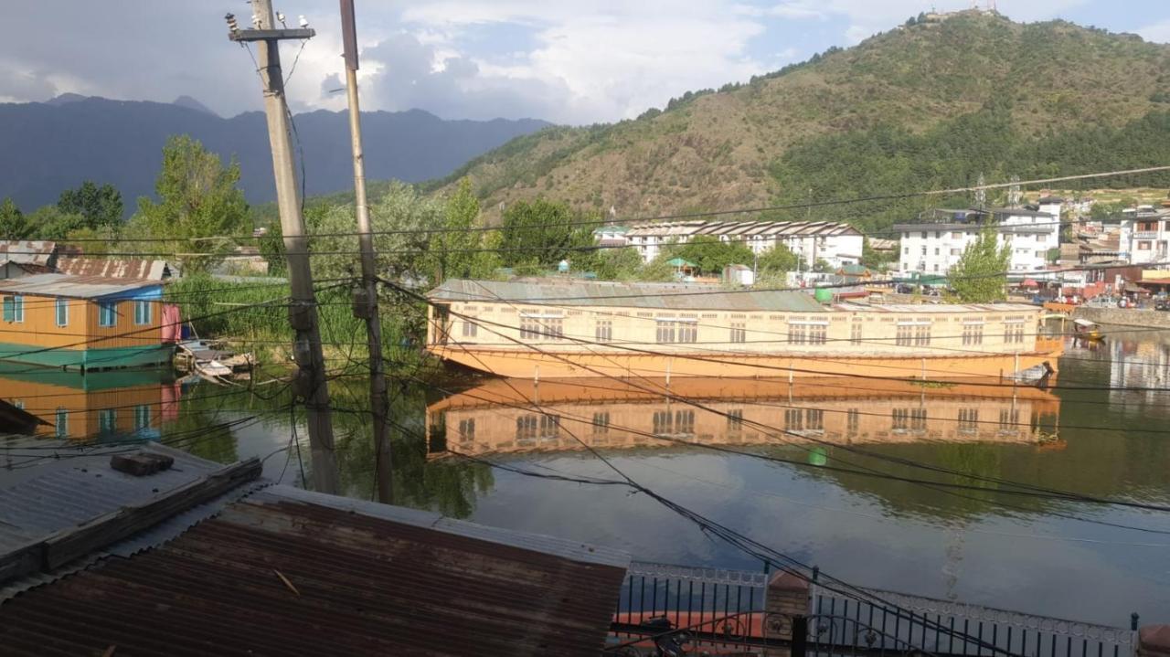 Lake Boulevard Guest House Srinagar  Ngoại thất bức ảnh
