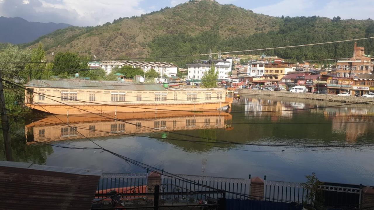 Lake Boulevard Guest House Srinagar  Ngoại thất bức ảnh